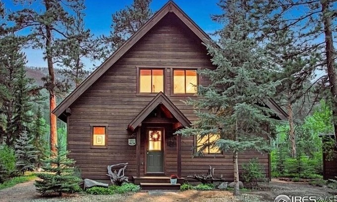Rustic Cabina | Luxury Riverfront cabin with a HOT TUB! No cleaning fees!