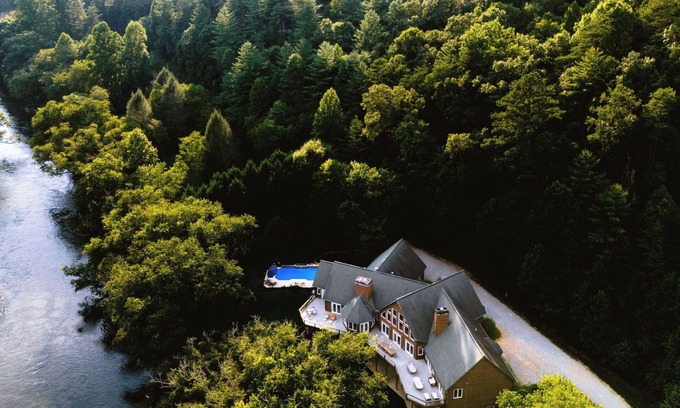 Mineral Bluff Casa | Riverfront Lodge: Piscina climatizada, cine, bar deportivo! Duerme 34
