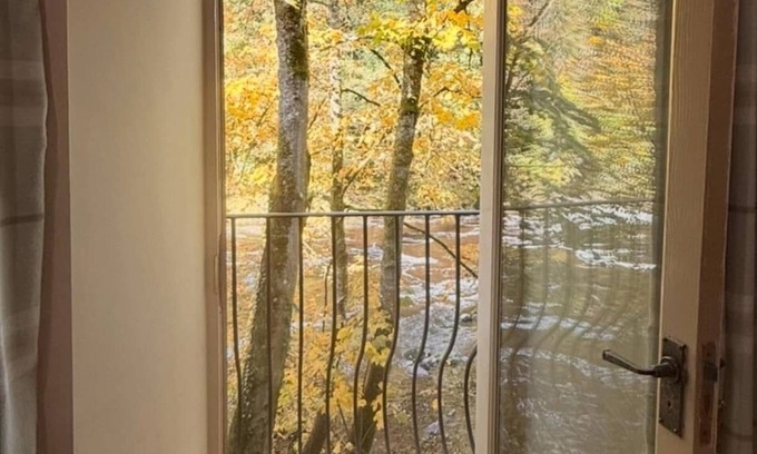 Aysgarth Cabaña | Luxury Riverside Cottage by Aysgarth Falls: Perfect for Walkers & Nature Lovers