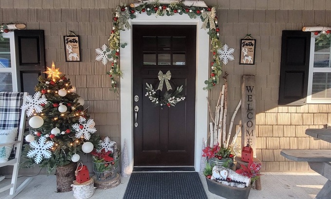 Abbot Cabina | Luxury Riverside Lodging cozy comfort in Abbot Maine 15 mins to Moosehead Lake