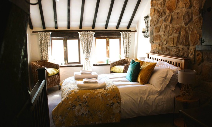 Corwen Cabaña | Luxury Riverside Retreat for 2