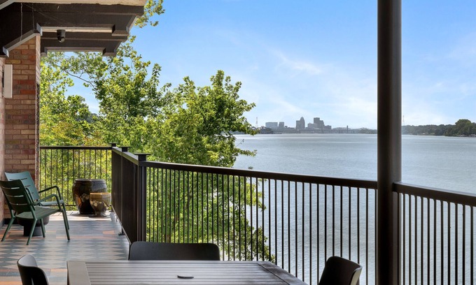 Louisville Casa | Luxury Riverside Stay - Historic Gaffney House Lower Level