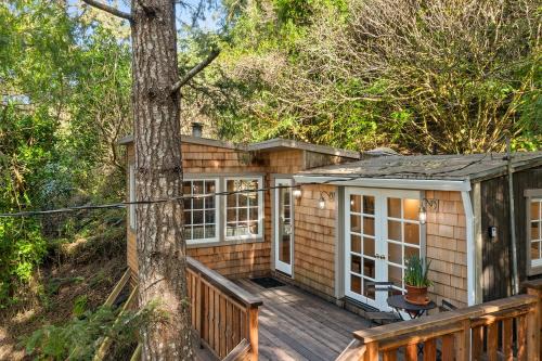 Duncans Mills Casa | Luxury Riverview Cottage - walk to town & trails