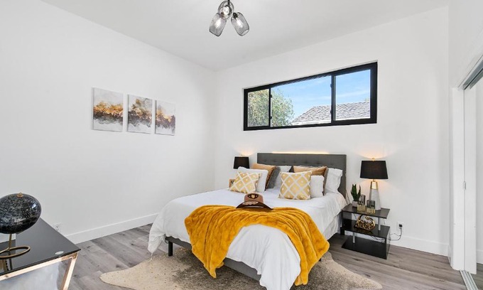 Baldwin Hills Casa | Luxury Room in Luxury Villa in Los Angeles with DTLA City & Pacific Ocean Views
