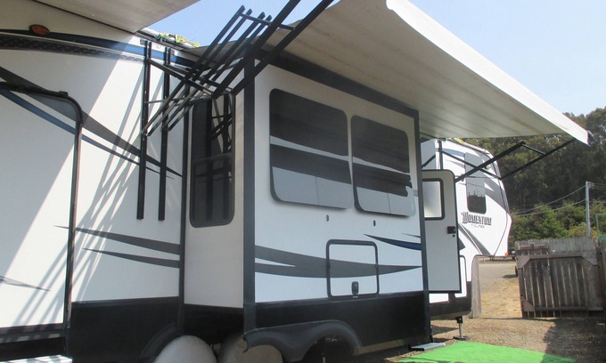 Fort Bragg Casa | Luxury RV 1/4 mile from the beach and MacKerricher State Park.