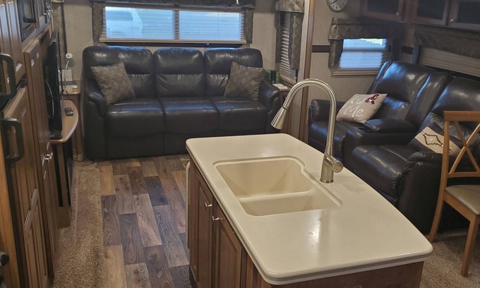 Cleveland Casa | LUXURY RV in quiet area close to I-75 and Lee University