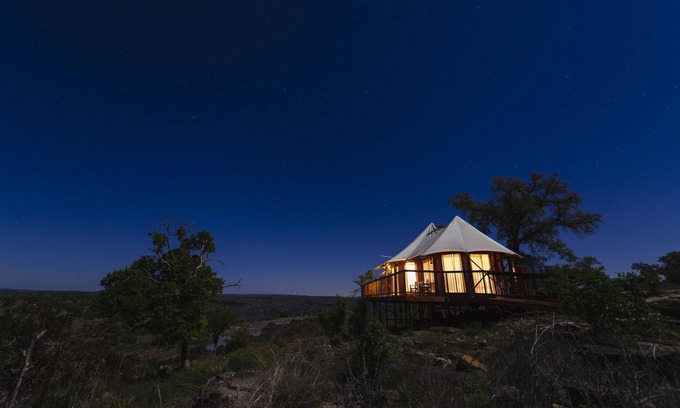 Johnson City Alquiler De RV | Luxury Safari Tents on 96 acres in the Texas Hill Country