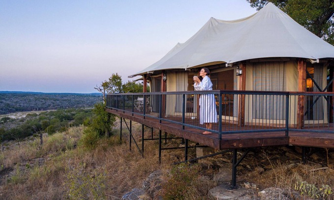 Johnson City Alquiler De RV | Luxury Safari Tents on 96 acres in the Texas Hill Country