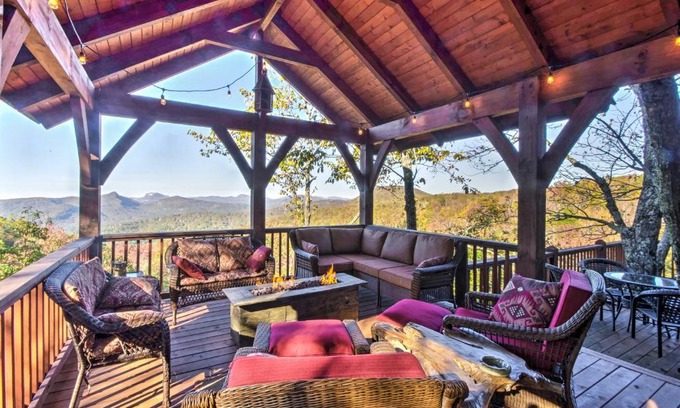 Sapphire Casa | Luxury Sapphire Cabin Mtn Views and Resort Access!