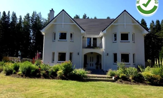 Farr Casa | Luxury Scottish Highland Country House with large private gardens by Inverness