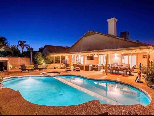 Paradise Valley Village Casa | Luxury Scottsdale Retreat Heated Pool and Mini Golf