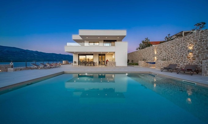 Vinjerac Villa | Luxury Sea Star Villa heated pool 48 m2