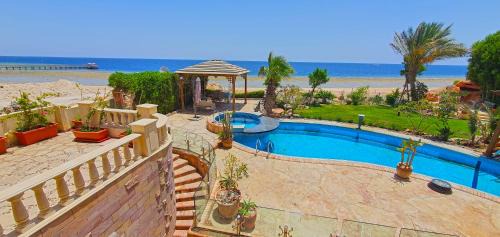 Sahl Hasheeh Villa | Luxury Seafront Pool Villa - 3 Stories & Roof floor - All Master Bedrooms