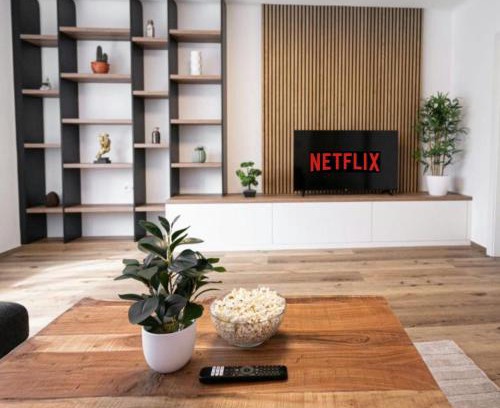 Linz Apartamento | Luxury Sedda Bed, Nespresso, Netflix