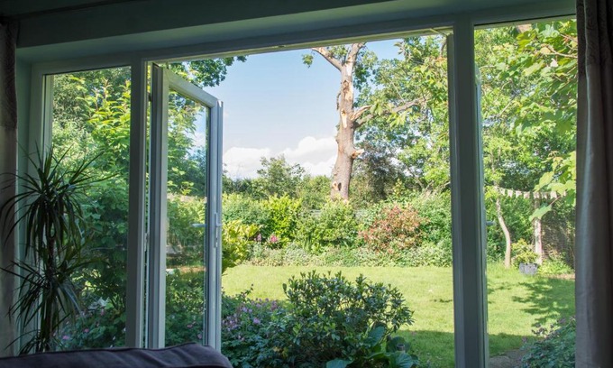 Colchester Apartamento | Luxury Self Catering with Cosy Cabin & Sauna in Colchester