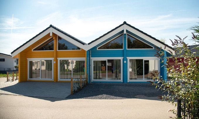 Sint-Annaland Chalet De Esquí | Luxury semi-detached chalets near the water.
