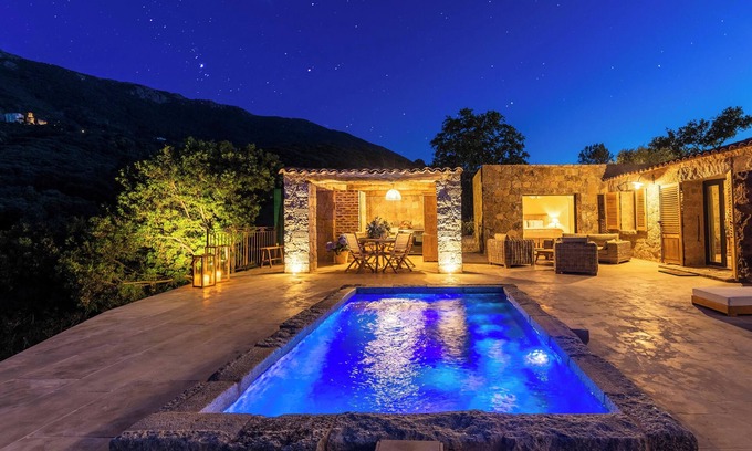 Calcatoggio Casa | Luxury sheepfold with private pool, air conditioning, and Wi-Fi