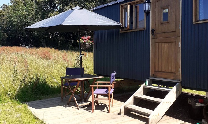 Polegate Cabina | Luxury shepherd's hut with sunset veiws
