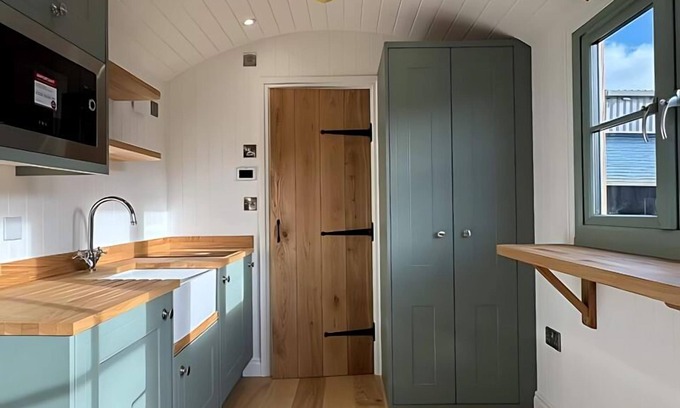 Monknash Cabina | Luxury Shepherds Hut near Glamorgan Coast