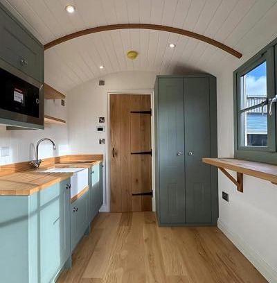 Monknash Casa | Luxury Shepherds Hut near Glamorgan Coast