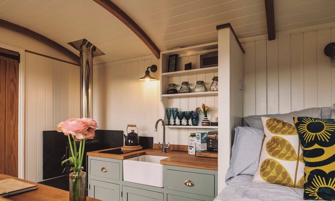 Mabe Cabina | Luxury Shepherds Hut with Bath