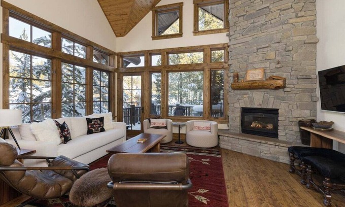 Spanish Peaks Casa | Luxury Ski In/Out | Chalet 49 | Spanish Peaks Club