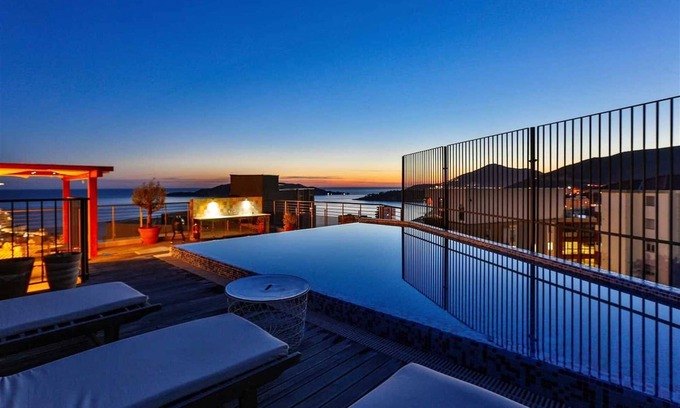 Rafajlovici Apartamento | Luxury Skyfall Penthouse