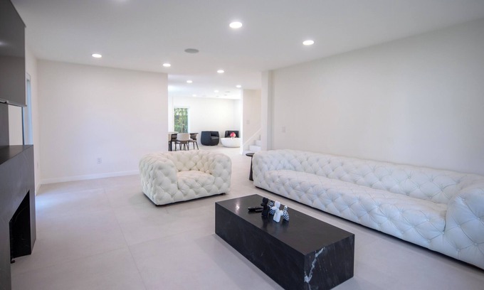 Beverlywood Villa | Luxury Smart Villa w/ Heated Pool, Steam Sauna & Guest House Near Beverly Hills