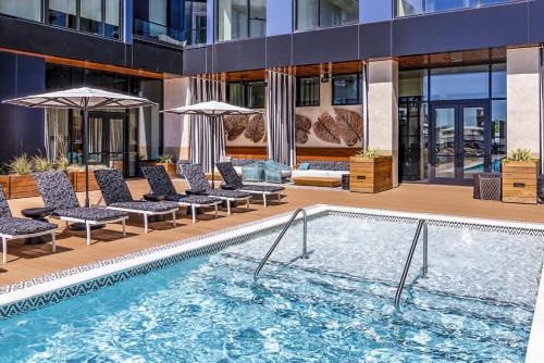 Shawmut Apartamento | Luxury South End Views and Pool