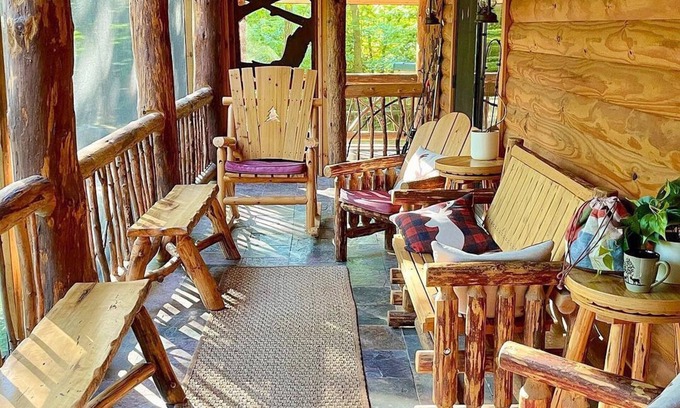 Pond Eddy Casa | Luxury Spa Cabin by the Creek w Hot Tub, Luxury Spa Cabin by the Creek w/ Hot Tub