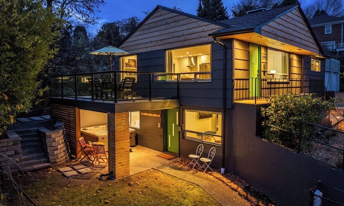 North End Casa | Luxury Spa, Patio, Deck & Views of Puget Sound in the Heart of Old Town, Tacoma