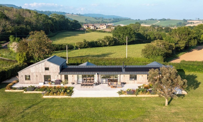Marshwood Casa | Luxury spacious 3 bedroom home with stunning views across the Dorset countryside