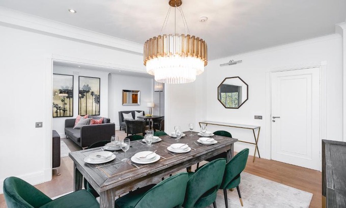 St. Johns Wood Apartamento | ' Luxury & Spacious AirConditioned 4 Bed 4 Bath Apartment '