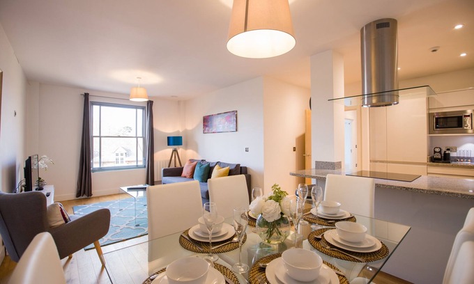 Windsor Apartamento | Apartamento espacioso de lujo, estacionamiento seguro a solo 8 minutos a pie del castillo de Windsor