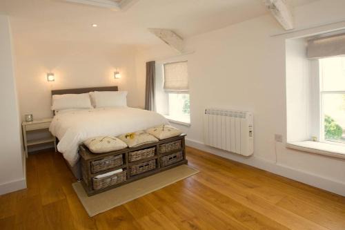 Calstock Casa | Luxury Spacious Cottage with River Views