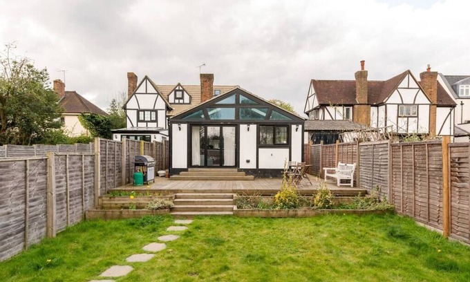 Potters Bar Casa | Luxury & Spacious 2 Bed Annex with Private Garden