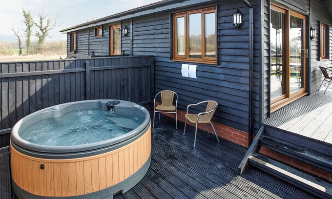 Hinton Chalet De Esquí | Luxury spacious lodge.