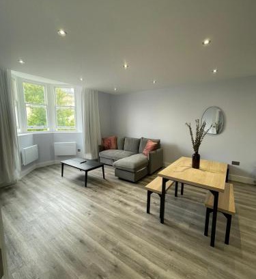 Abingdon Apartamento | Luxury Square Flat - Luxury - En-Suites - 6 Guests