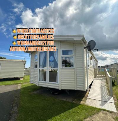 Rhyl Complejo | Luxury static caravan, 6 berth, Marine Holiday Park, Rhyl, Wales