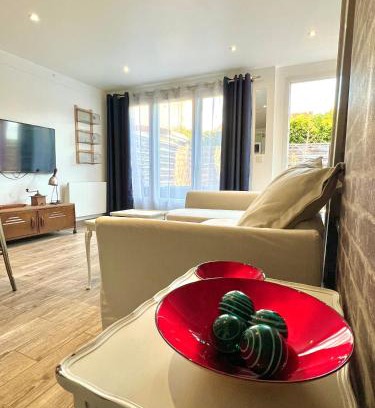 Vitry-sur-Seine Apartamento | Luxury Stay with Terrace and AC 10 min to Paris