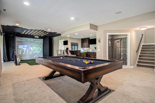 Elkhorn Casa | Luxury Stay with Golf Simulator and 3 King Bedrooms