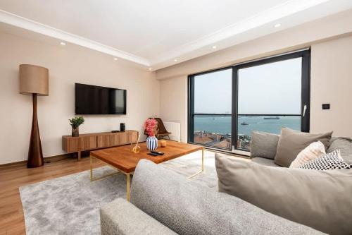 Kabatas Apartamento | Luxury Stay with Panoramic Bosphorus View