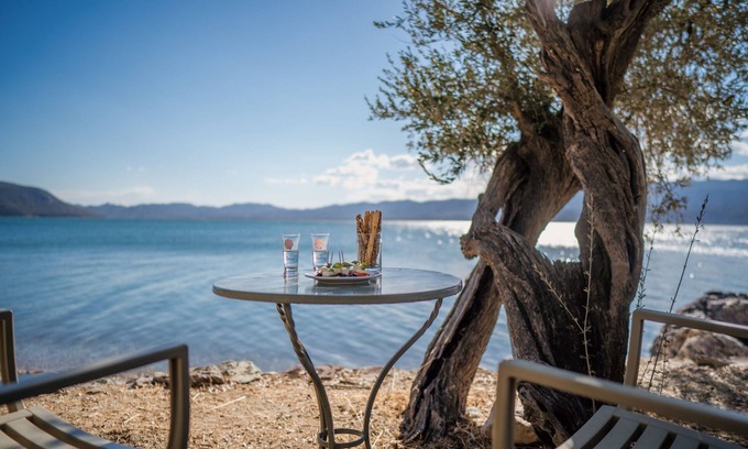 Alyfanta Villa | Villa de lujo construida en piedra en Olive Groove, en la costa