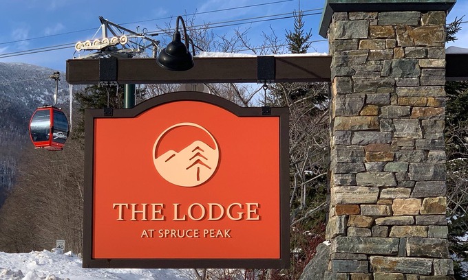 Stowe Area Apartamento | Estudio de lujo - The Lodge at Spruce Peak: nuestras tarifas más bajas incluyen una tarifa de $ 40 por resort