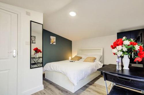 Little Holland Apartamento | Luxury Studio Cabin - Central Location - Parking