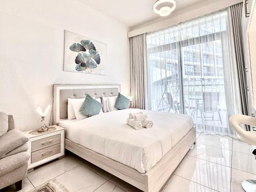 Madinat Zayed Apartamento | Luxury Studio Getaway in Crystal Residence JVC