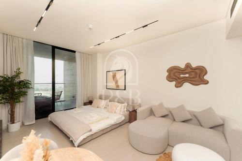 Madinat Zayed Apartamento | Luxury Studio with Canal Views Trillionaire Residences