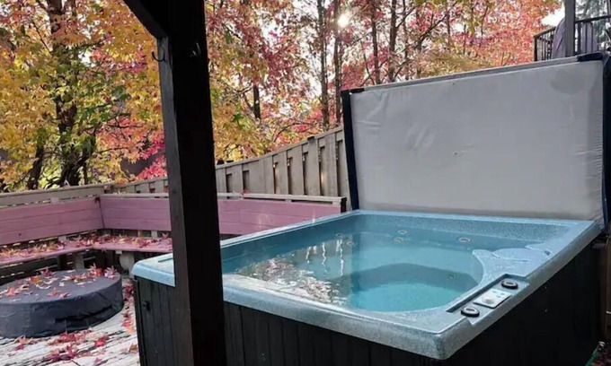 Bull Mountain Casa | Luxury Suit w/ Pool table HotTub