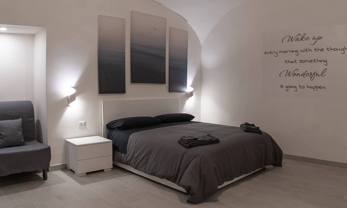 Quartieri Spagnoli Casa | Luxury Suite in the center of Naples ★★★★★ ("Dietro al Plebiscito")