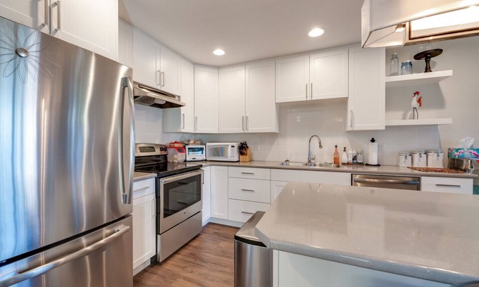 Southwest Edmonton Casa | Suite de lujo cerca de U of A, University Hospital, Stollery, Cross Cancer Hospital, Saville